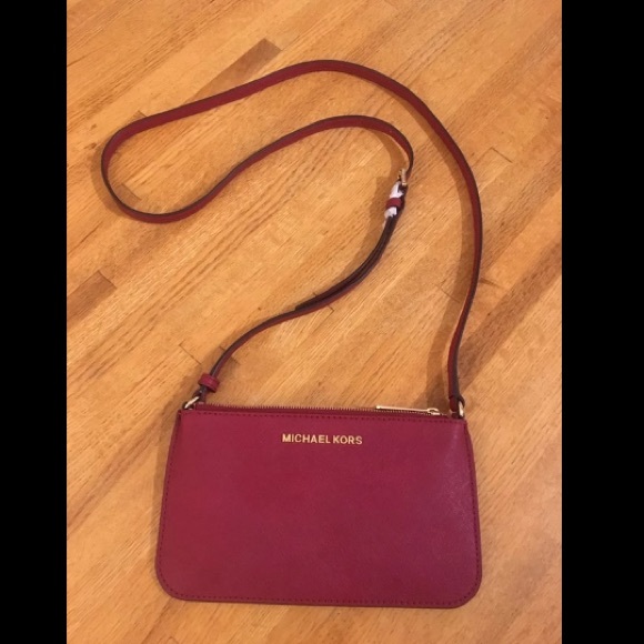 Michael Kors Handbags - (NO OFFERS!) Michael Kors Crossbody Purse